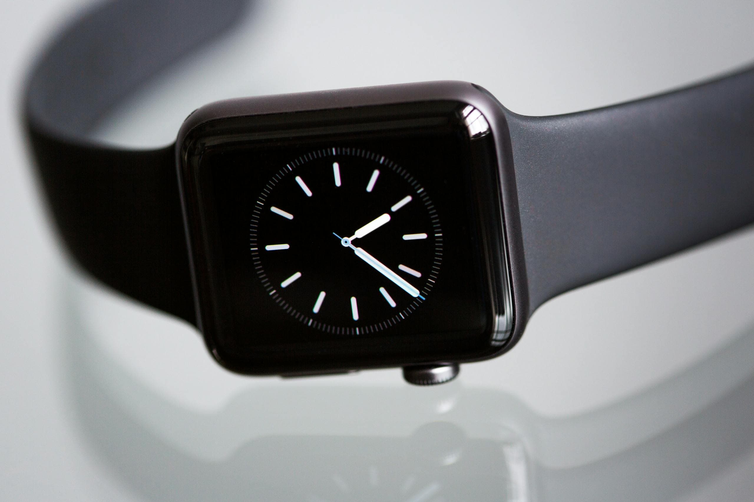 Smartwatch on a neutral surface - precision engineering and measured performance